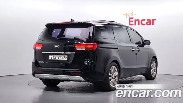 Kia Carnival 2015 thumb 2