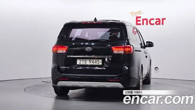 Kia Carnival 2015 thumb 4