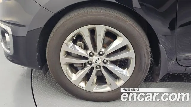 Kia Carnival 2015 thumb 5