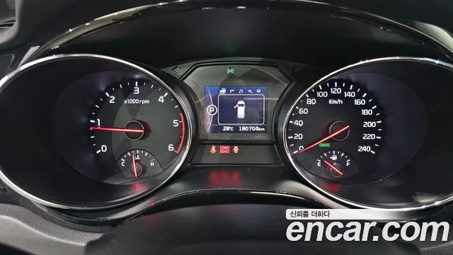 Kia Carnival 2015 thumb 8