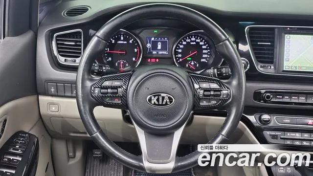 Kia Carnival 2015 thumb 12
