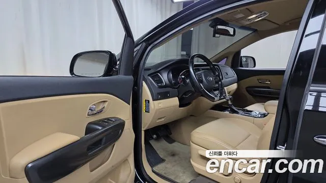 Kia Carnival 2019 thumb 10