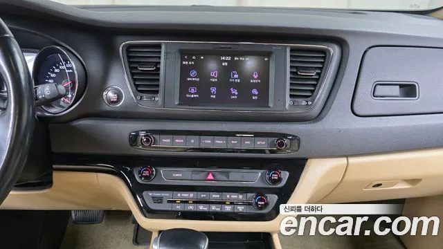 Kia Carnival 2019 thumb 12