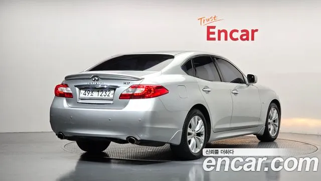 Infiniti M 2010 thumb 2