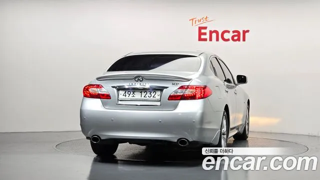 Infiniti M 2010 thumb 4