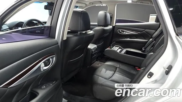 Infiniti M 2010 thumb 11