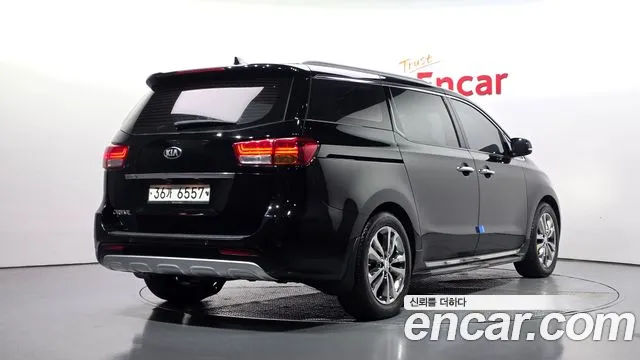 Kia Carnival 2017 thumb 2