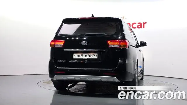 Kia Carnival 2017 thumb 4