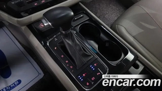 Kia Carnival 2017 thumb 9