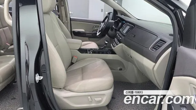 Kia Carnival 2017 thumb 11