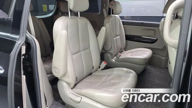 Kia Carnival 2017 thumb 12