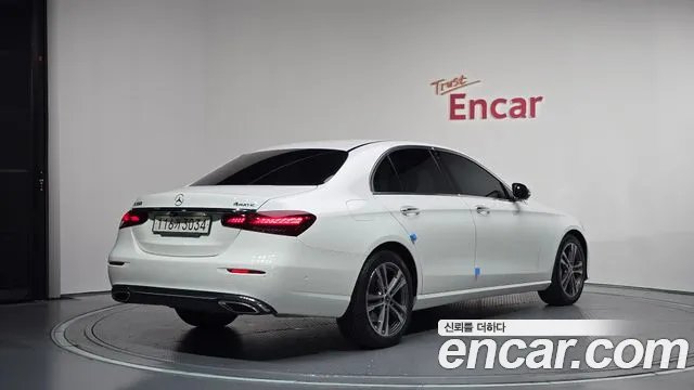 Mercedes-Benz E-Класс 2022 thumb 2