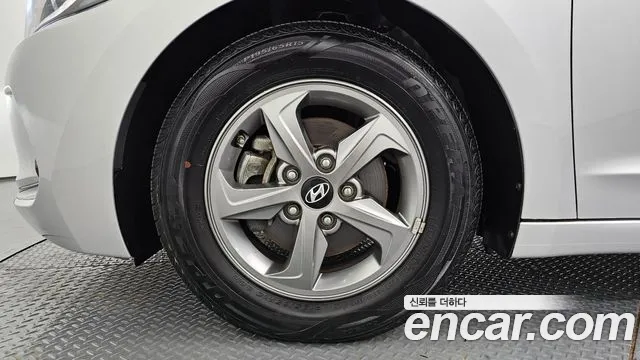 Hyundai Avante 2016 thumb 5
