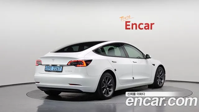 Tesla Model 3 2021 thumb 2