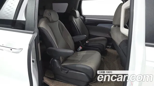 Kia Carnival 2025 thumb 11