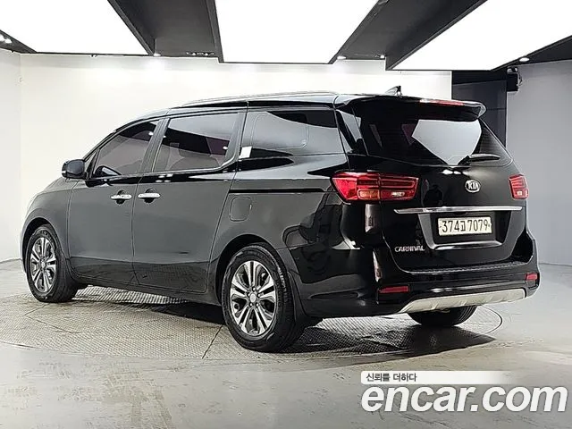 Kia Carnival 2020 thumb 3
