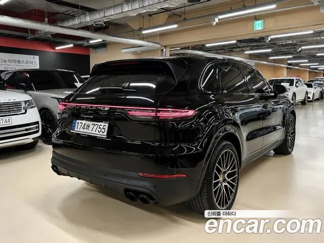 Porsche Cayenne 2021 thumb 3