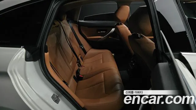 BMW 4-Series 2018 thumb 11