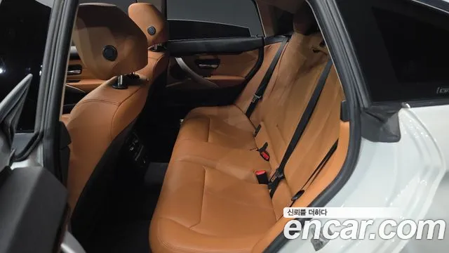 BMW 4-Series 2018 thumb 12