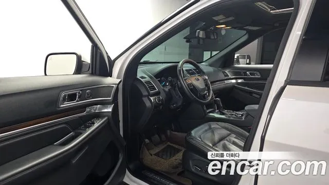 Ford Explorer 2017 thumb 10