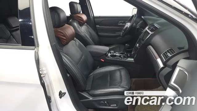 Ford Explorer 2017 thumb 11