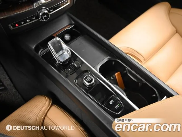 Volvo XC60 2022 thumb 9