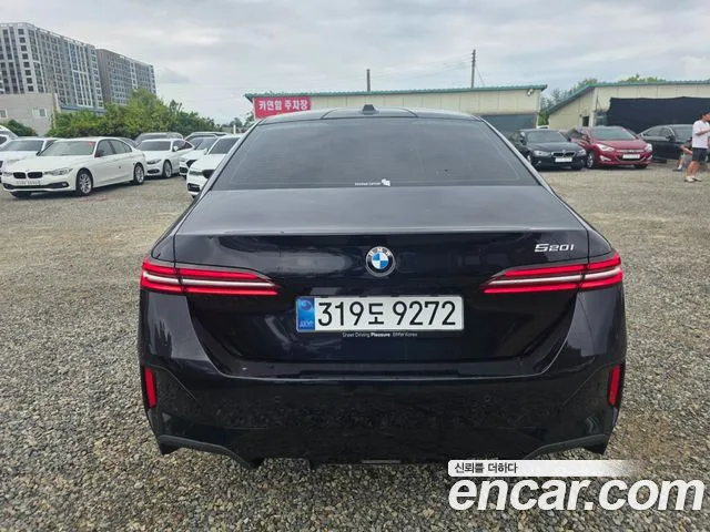 BMW 5-Series 2025 thumb 2