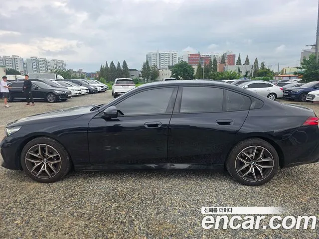 BMW 5-Series 2025 thumb 3
