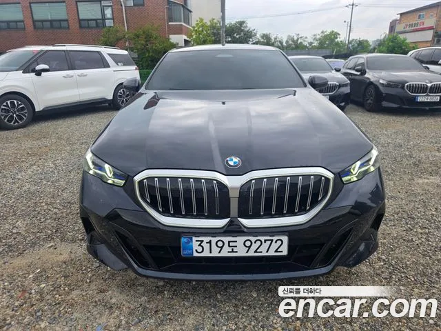 BMW 5-Series 2025 thumb 9