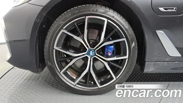 BMW 5-Series 2022 thumb 4