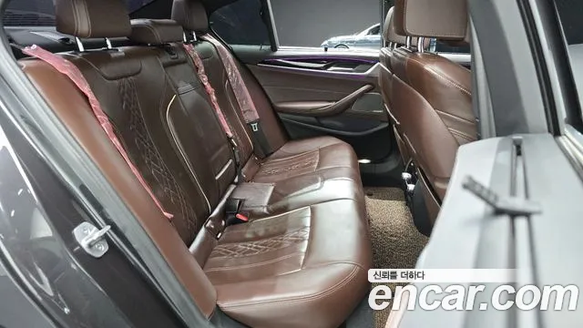 BMW 5-Series 2022 thumb 10