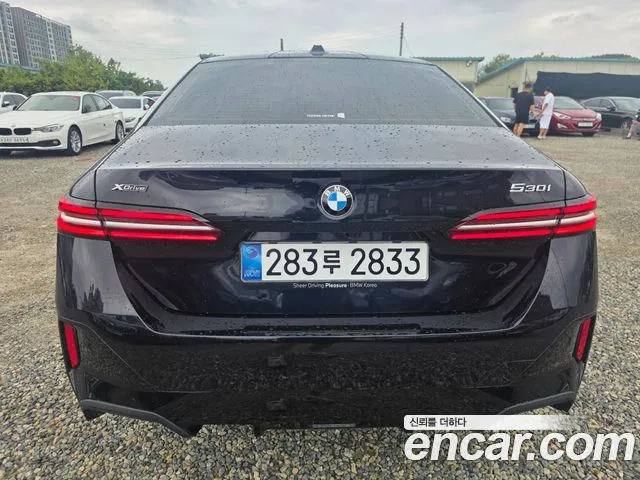 BMW 5-Series 2025 thumb 2