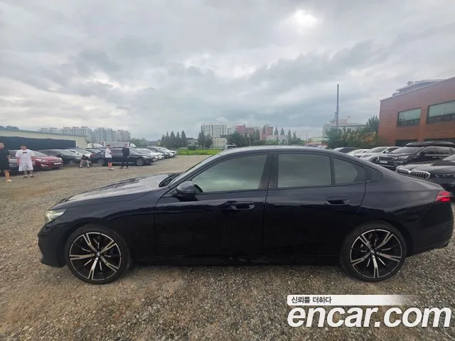 BMW 5-Series 2025 thumb 3