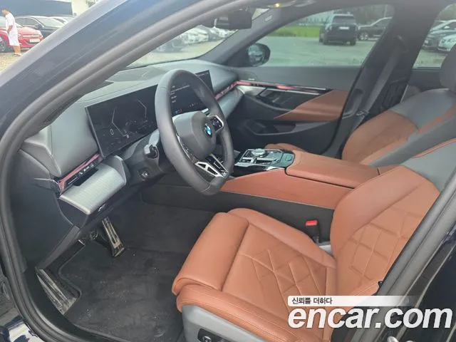 BMW 5-Series 2025 thumb 4