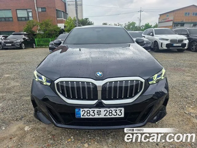 BMW 5-Series 2025 thumb 8