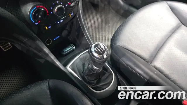 Hyundai Accent 2012 thumb 9