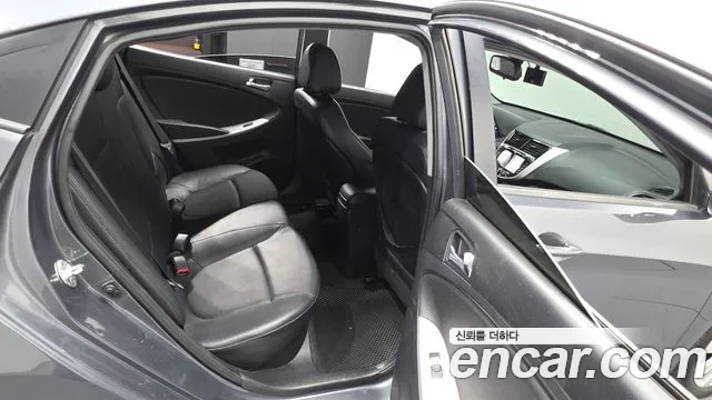Hyundai Accent 2012 thumb 11