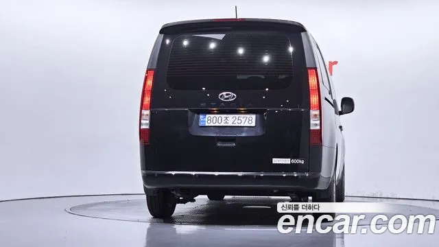 Hyundai Staria 2023 thumb 4