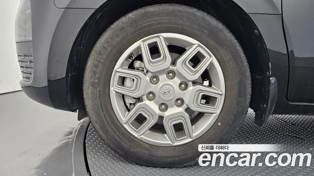 Hyundai Staria 2023 thumb 5