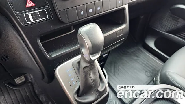 Hyundai Staria 2023 thumb 9