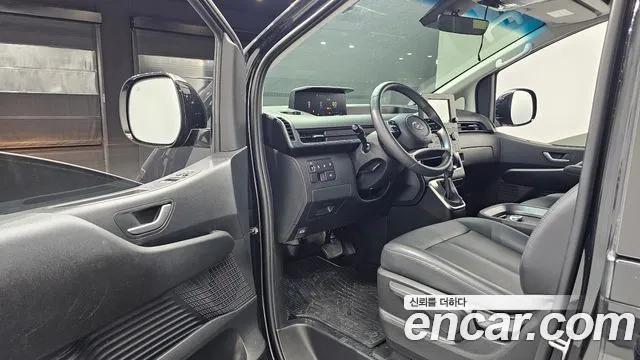 Hyundai Staria 2023 thumb 10