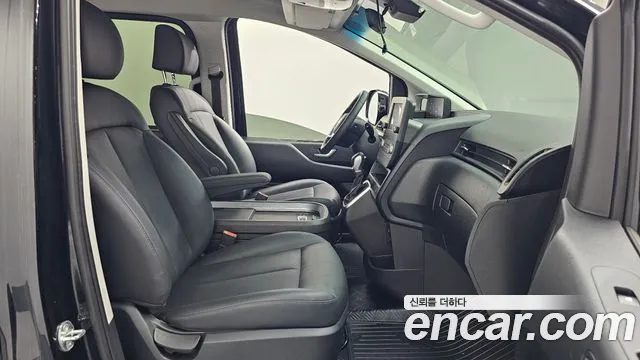 Hyundai Staria 2023 thumb 11