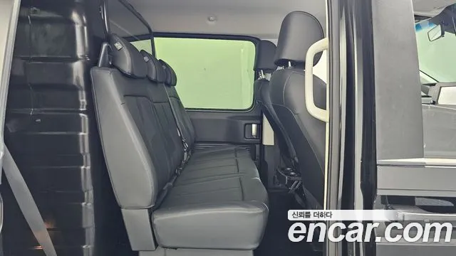 Hyundai Staria 2023 thumb 12