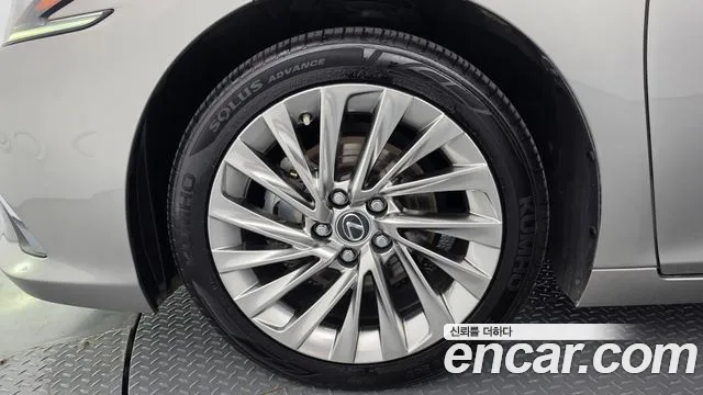 Lexus ES 2020 thumb 5