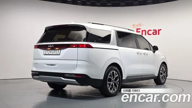 Kia Carnival 2023 thumb 2