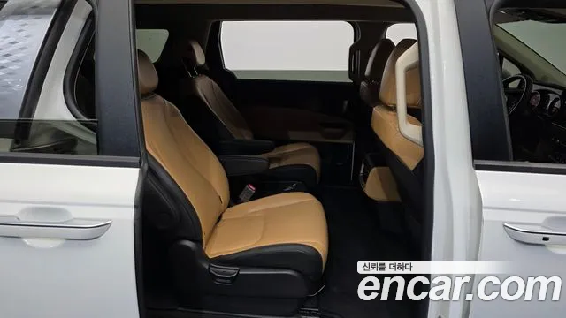 Kia Carnival 2023 thumb 12