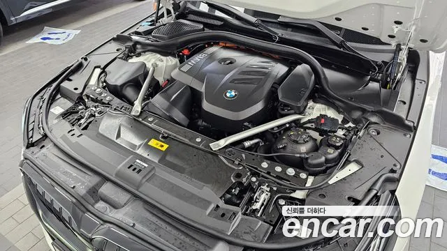 BMW 5-Series 2025 thumb 6