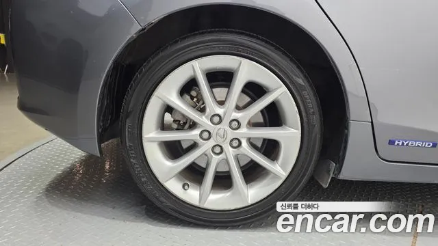 Lexus CT200h 2011 thumb 5