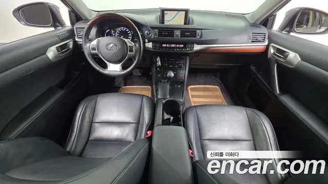 Lexus CT200h 2011 thumb 7