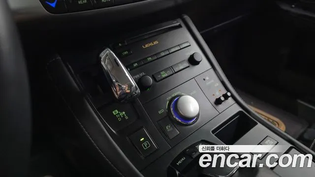 Lexus CT200h 2011 thumb 9